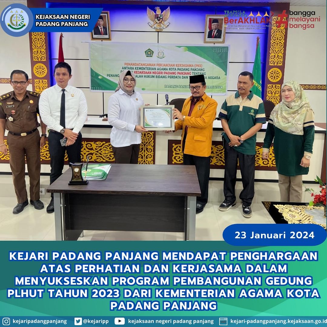 Kejari Padang Panjang mendapat penghargaan atas perhatian dan kerjasama dalam menyukseskan program pembangunan gedung PLHUT tahun 2023 dari Kementerian Agama kota Padang Panjang
